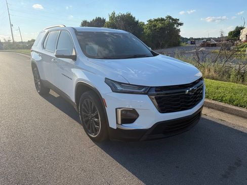 Used 2023 Chevrolet Traverse RS AWD/4WD image 2