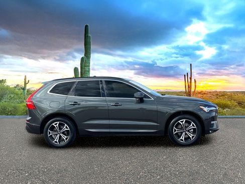 Used 2022 Volvo XC60 B5 Momentum w/ Advanced Package AWD/4WD image 6