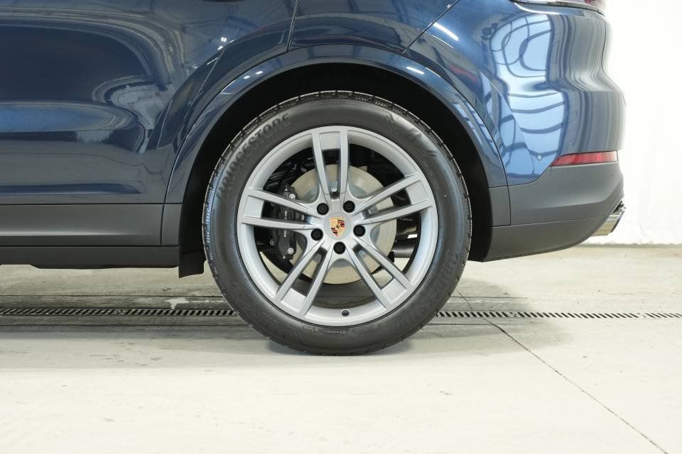 Certified 2026 Porsche Cayenne AWD/4WD image 45