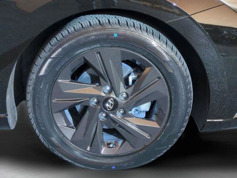 Certified 2022 Hyundai Elantra SEL image 11