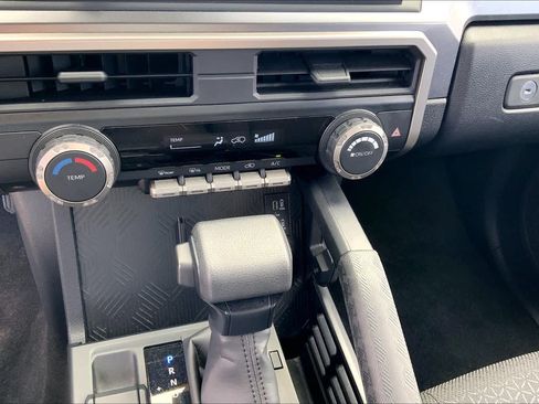 Used 2025 Toyota 4Runner SR5 AWD/4WD image 35