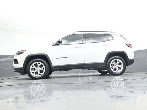 Used 2024 Jeep Compass Latitude AWD/4WD image 35
