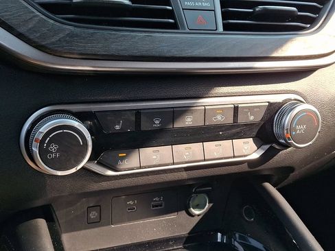 Certified 2023 Nissan Altima 2.5 SV w/ SV Premium Package AWD/4WD image 17