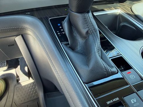 Used 2021 Toyota Sienna Limited image 28