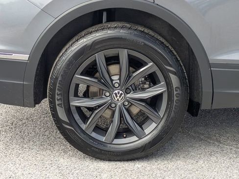 Used 2024 Volkswagen Tiguan SE image 13