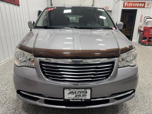 Used 2014 Chrysler Town & Country Touring image 23