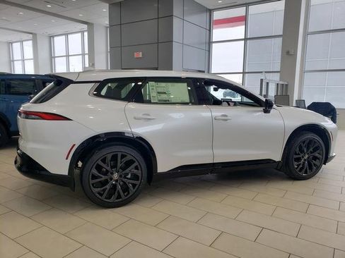 New 2025 Toyota Crown Signia image 4