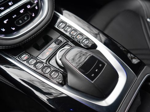 Used 2021 Aston Martin DBX image 25