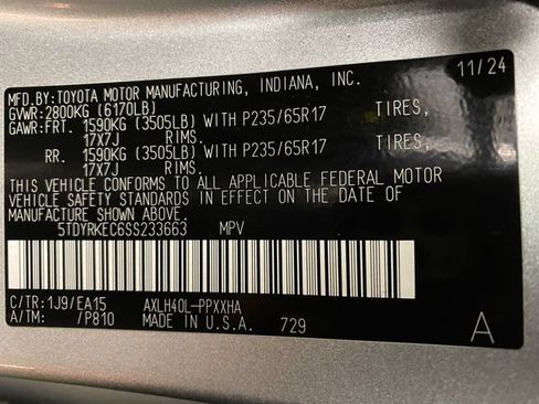 Certified 2025 Toyota Sienna XLE FWD image 27