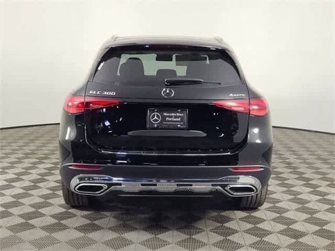 Used 2025 Mercedes-Benz GLC 300 4MATIC image 4