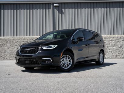 New 2026 Chrysler Pacifica Select