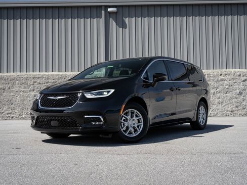 New 2026 Chrysler Pacifica Select image 1