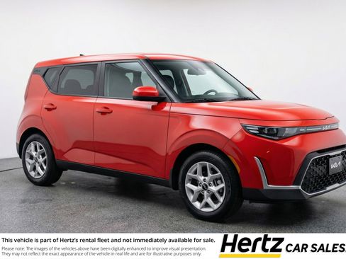 Used 2025 Kia Soul LX w/ LX Technology Package FWD image 1