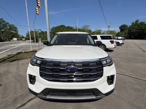 New 2026 Ford Explorer Active w/ Active Comfort Package image 3