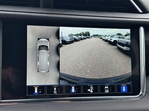 Used 2022 GMC Yukon XL Denali image 9