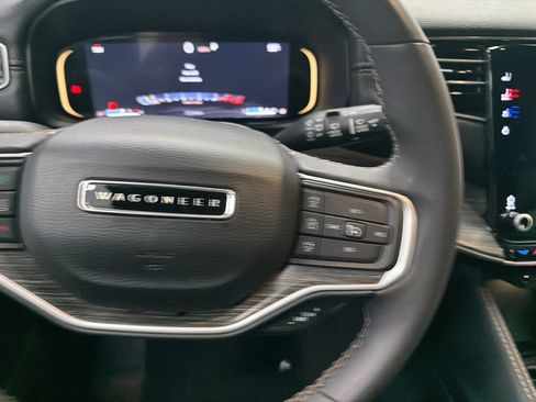 Used 2024 Jeep Wagoneer L Series II w/ Flexible Seating Group RWD image 26