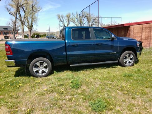 Used 2024 RAM 1500 Laramie AWD/4WD image 9