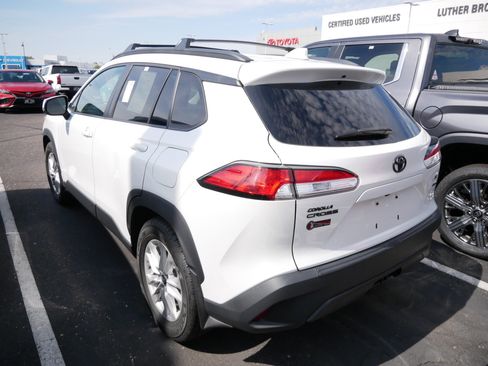 Used 2022 Toyota Corolla Cross LE w/ Moonroof Package AWD/4WD image 8