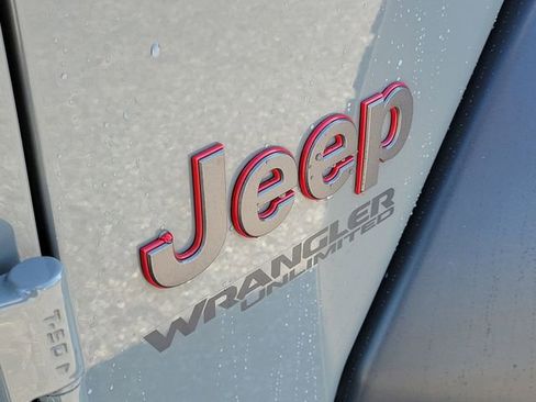 Used 2018 Jeep Wrangler Unlimited Rubicon w/ Dual Top Group AWD/4WD image 5