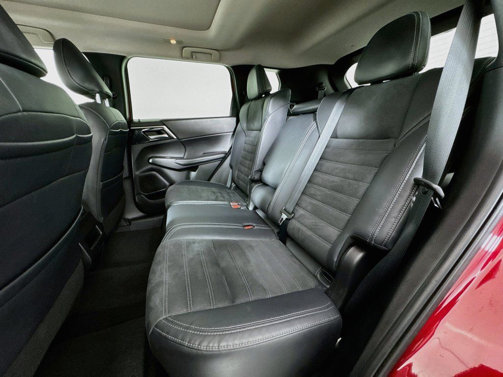 Used 2022 Mitsubishi Outlander SE AWD/4WD image 35