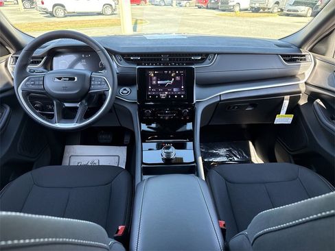 New 2025 Jeep Grand Cherokee Laredo X image 25