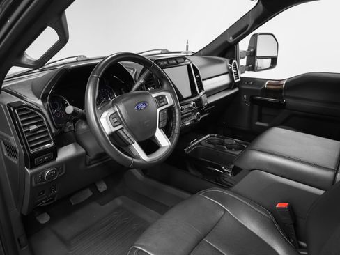 Used 2022 Ford F250 Lariat w/ Black Appearance Package AWD/4WD image 4