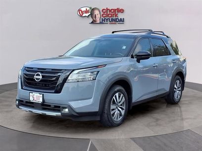 Used 2022 Nissan Pathfinder SL w/ Lighting Package (N92)