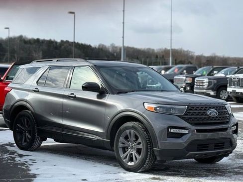 Used 2022 Ford Explorer XLT w/ Equipment Group 202A image 38
