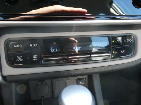 Used 2017 Toyota Corolla LE w/ Protection Package FWD image 27