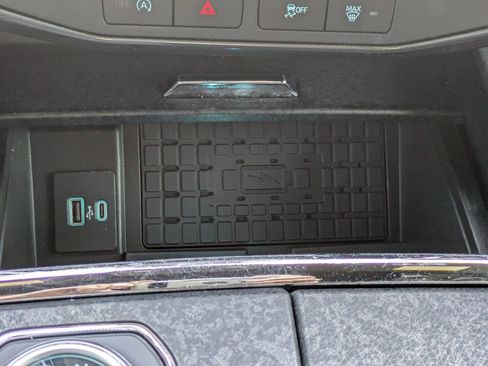 Used 2022 Ford Expedition Limited image 27