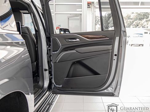 Used 2022 Cadillac Escalade ESV Luxury AWD/4WD image 41