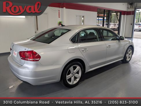 Used 2013 Volkswagen Passat 2.5 SE FWD image 4