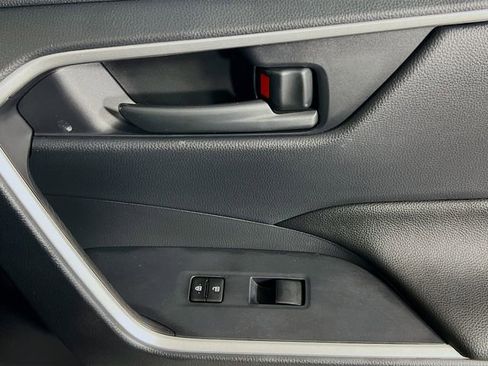 Used 2025 Toyota RAV4 LE image 31