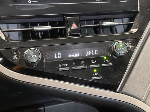 Used 2024 Toyota Camry SE FWD image 10