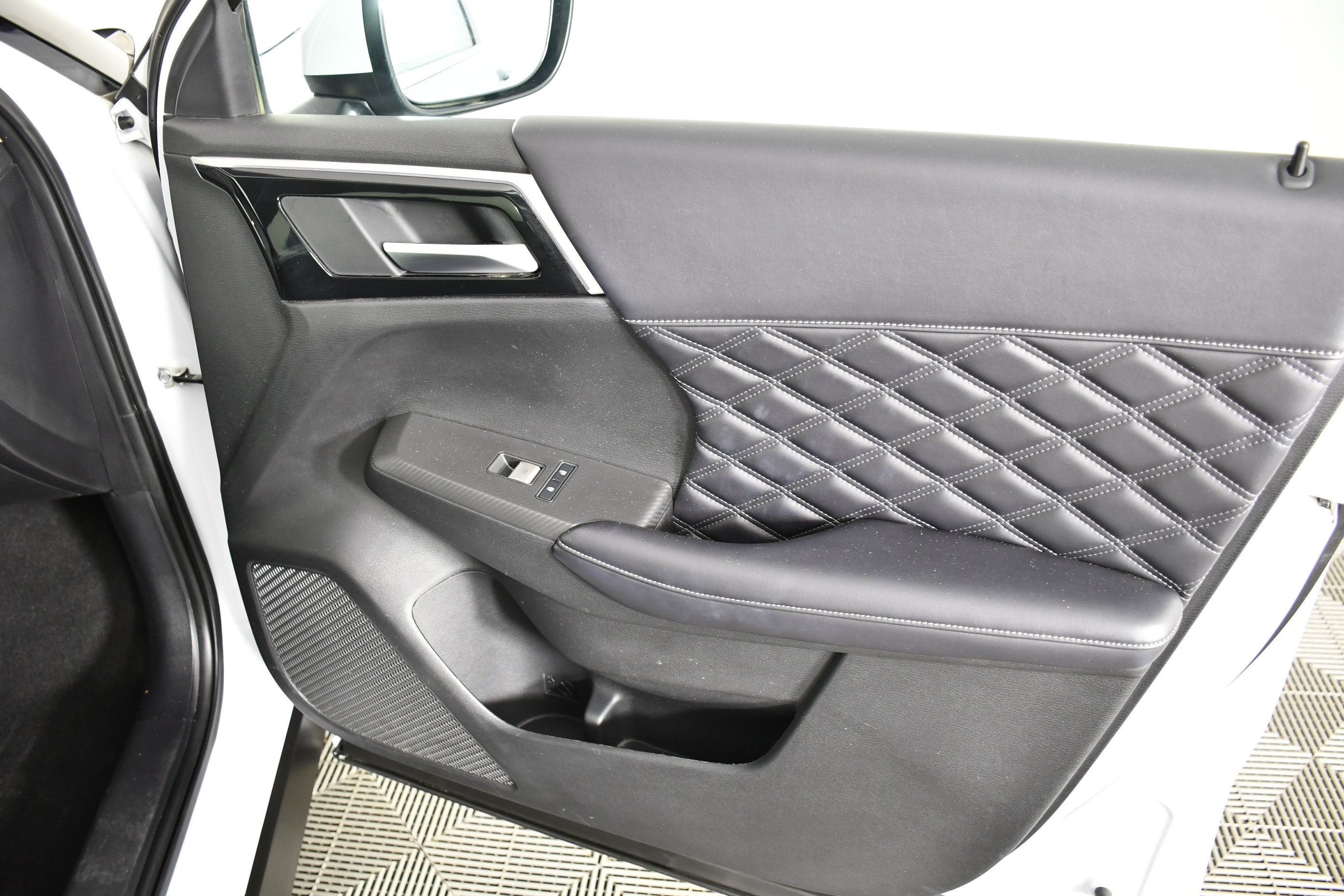 Used 2024 Mitsubishi Outlander SEL AWD/4WD image 39