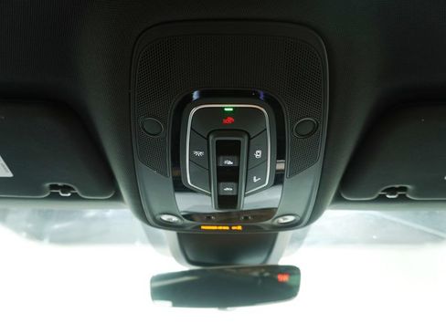 Used 2019 Audi e-tron Prestige w/ Prestige Package AWD/4WD image 22