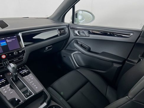New 2026 Porsche Macan image 26