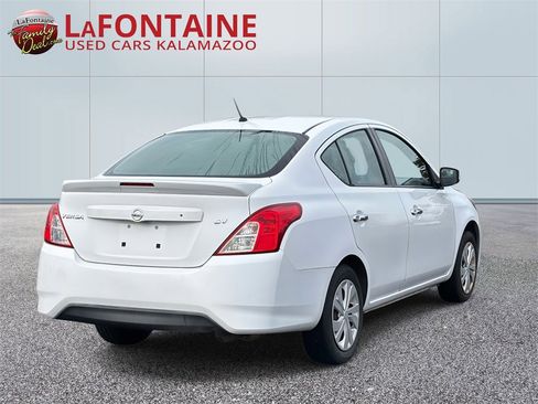 Used 2018 Nissan Versa SV image 4