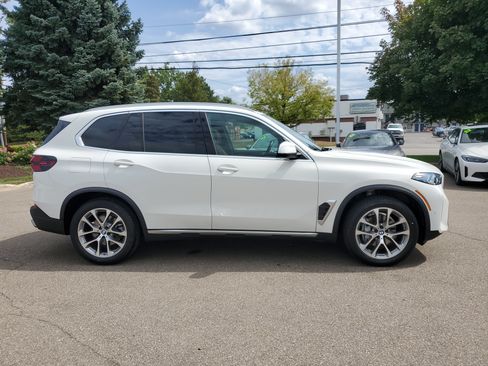 Used 2025 BMW X5 xDrive40i w/ Premium Package AWD/4WD image 6