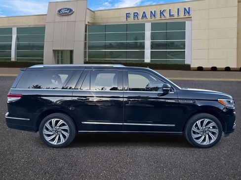 Used 2022 Lincoln Navigator L Reserve image 8