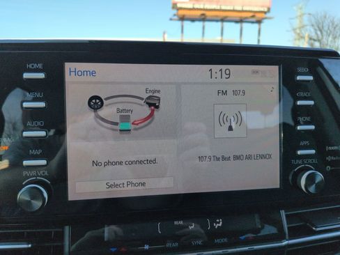 Used 2021 Toyota Sienna XLE image 19