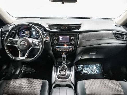 Used 2017 Nissan Rogue SV image 12