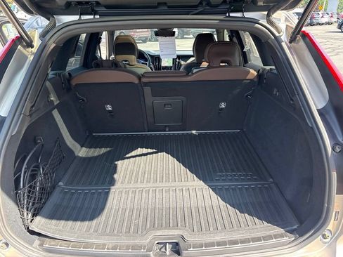 Certified 2025 Volvo XC60 T8 Plus w/ Protection Package Premier AWD/4WD image 40