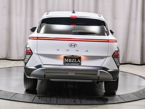 Used 2024 Hyundai Kona Limited FWD image 3