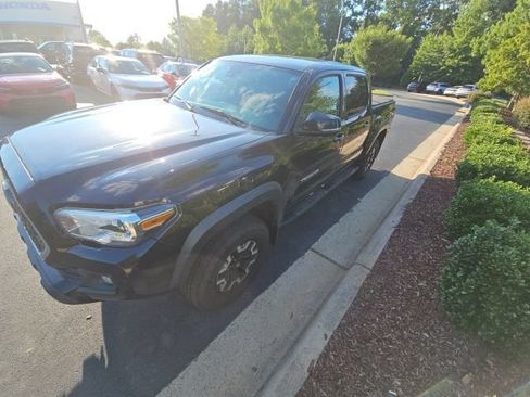 Used 2019 Toyota Tacoma TRD Off-Road AWD/4WD image 4
