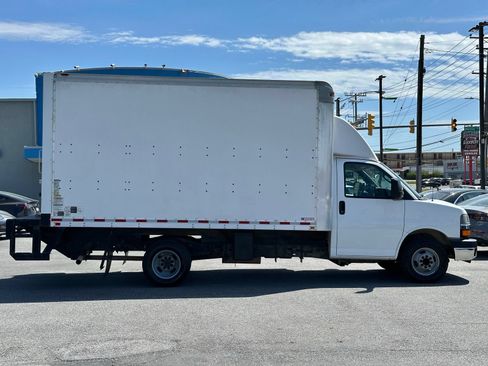 Used 2016 Chevrolet Express 3500 w/ Chrome Appearance Package RWD image 22