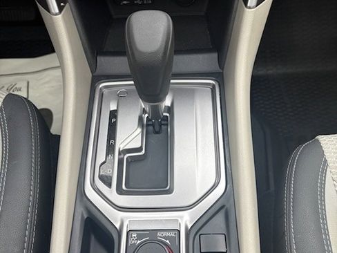 Used 2023 Subaru Forester Premium image 15