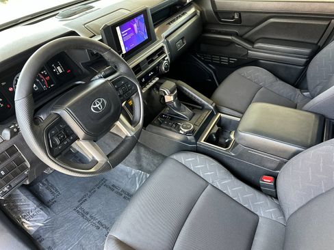 Used 2024 Toyota Tacoma SR5 AWD/4WD image 10