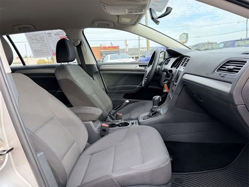 Used 2016 Volkswagen Golf S image 13