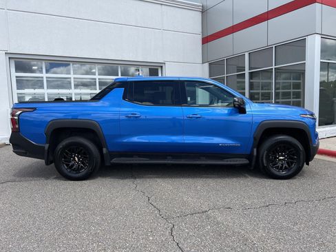 Used 2025 Chevrolet Silverado EV LT AWD/4WD image 15